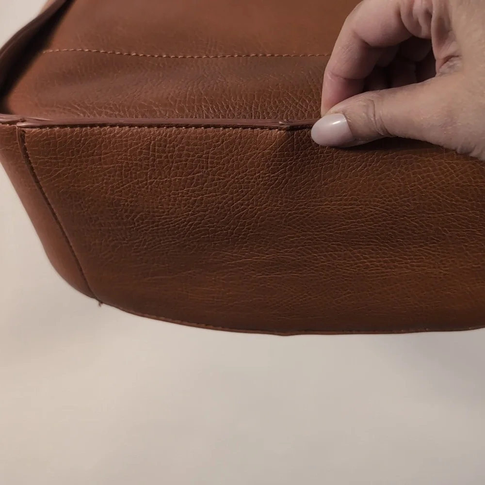 Express Elegant Tan Leather Shoulder Bag